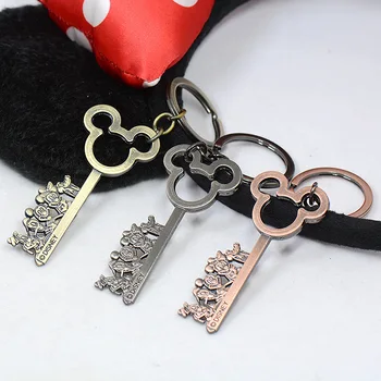 Disney Anime Mickey Winnie Pooh Retro Metal Anahtarlık anahtar çantası Kolye Aksesuarı Araba çanta anahtarlığı doğum günü hediyesi